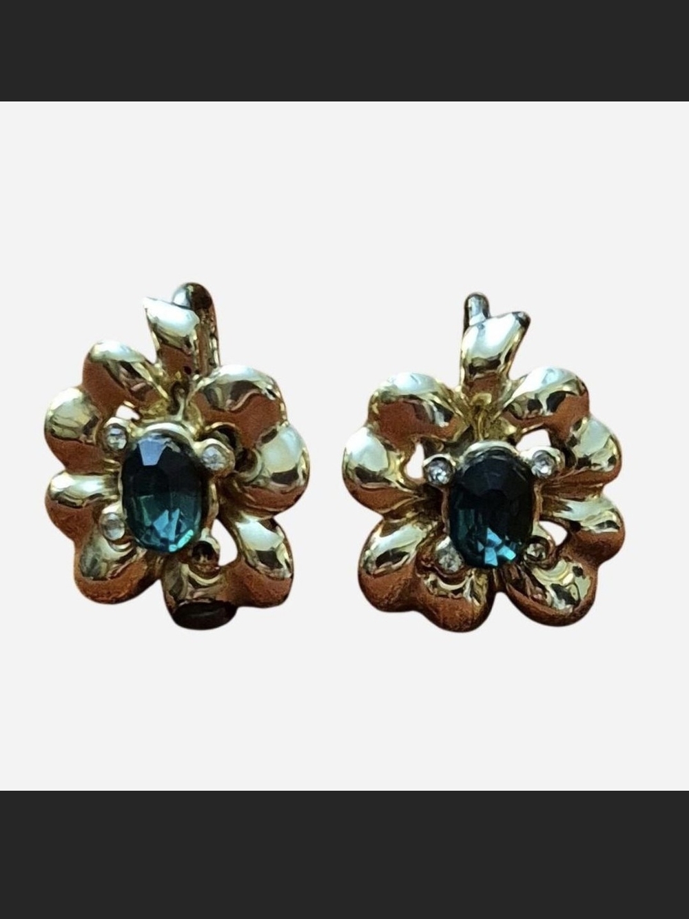 Vintage Screwback Earings Gold Tone With Green And White Rhinestones 1930s